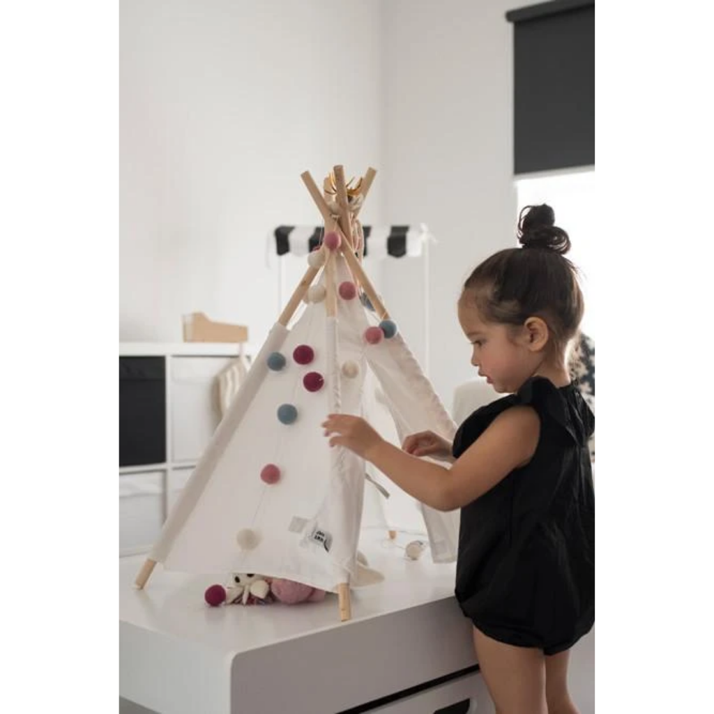 Rainbows & Clover Teepee
