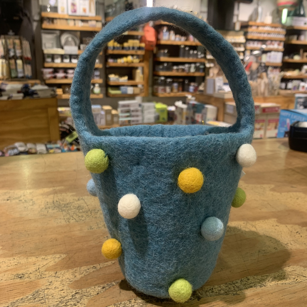 Pashom Basket will Felt Balls