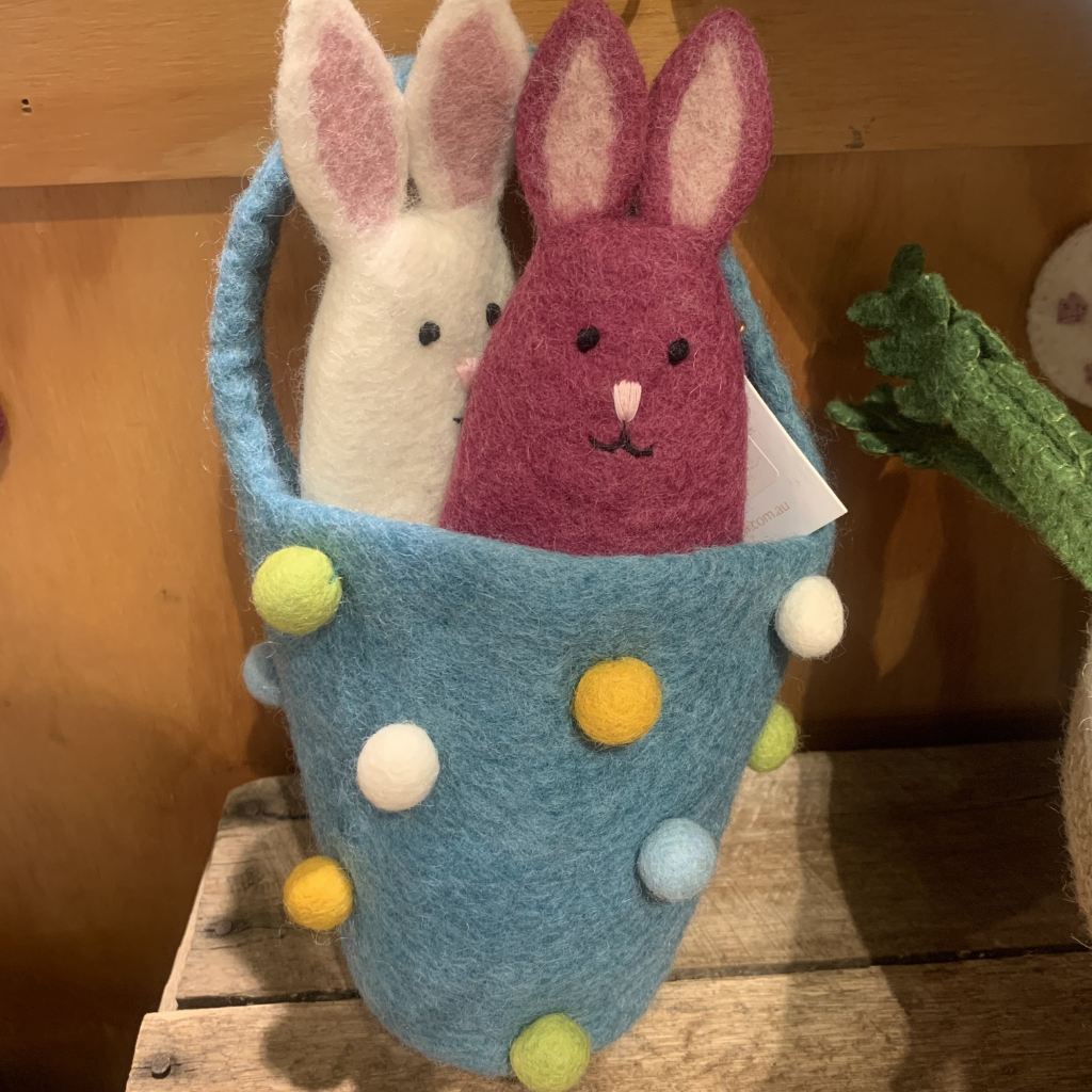 Pashom Basket will Felt Balls